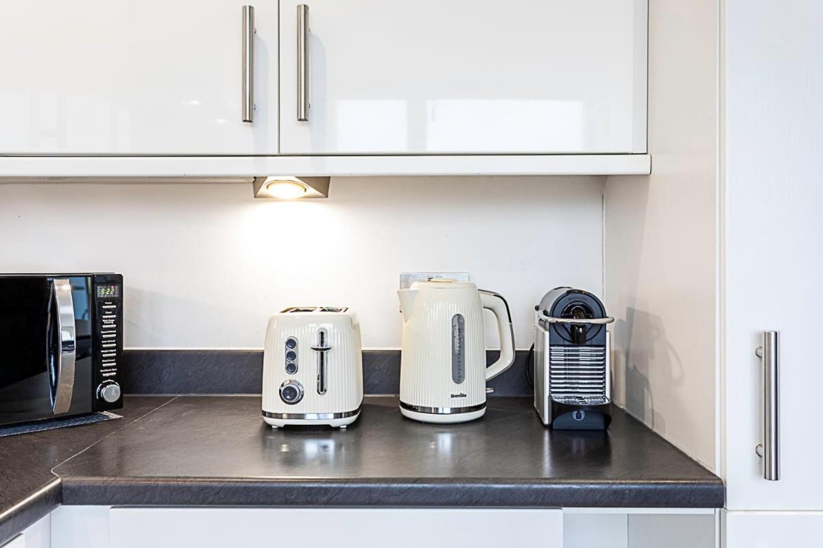 Trendy Queen'S Park Apartment With Views Across London Exterior photo